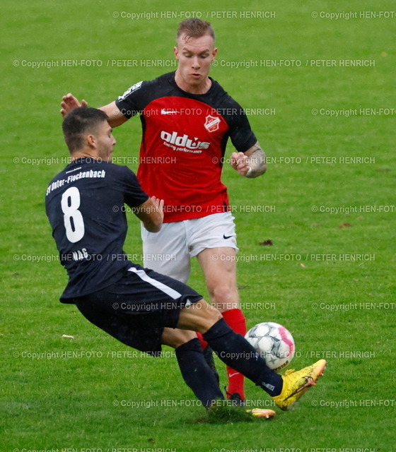20231003-5867-fuba-rwda-uflocke-HEN-FOTO | 03.10.2023 Fussball Herren SKV Rot-Weiss Darmstadt - SV Unter-Flockenbach Verbandsliga Süd (2:3) v. li. Morris Christopher Nag (8 Unter-Flockenbach) Niklas Höhl (17 RW Darmstadt) (Foto: Peter Henrich) - Realisiert mit Pictrs.com