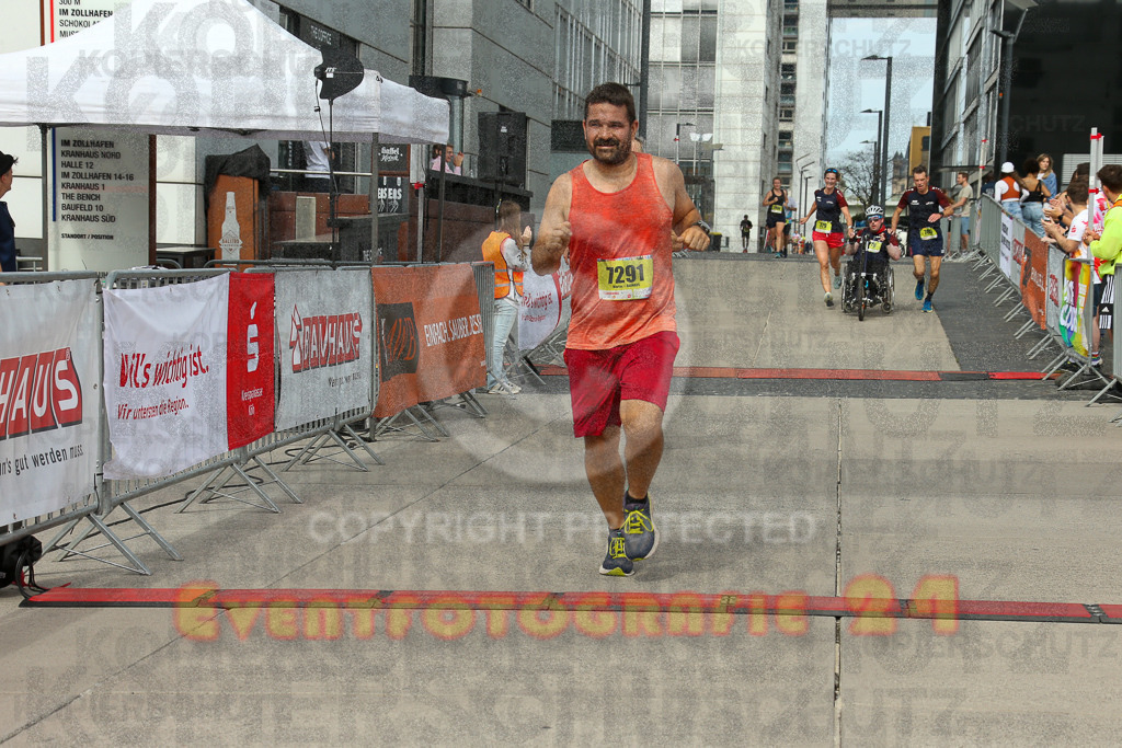 250920_1323_EX1_4297 | Sportfotografie im Rhein-Sieg Kreis, Köln, Bonn, NRW, Rheinland Pfalz, Hessen, etc. Unser Tätigkeitsfeld umfasst den Laufsport vom Volkslauf über den Marathon, Duathlon, Triathon bis zum Ultralauf wie Kölnpfad Ultra oder Schindertrail.