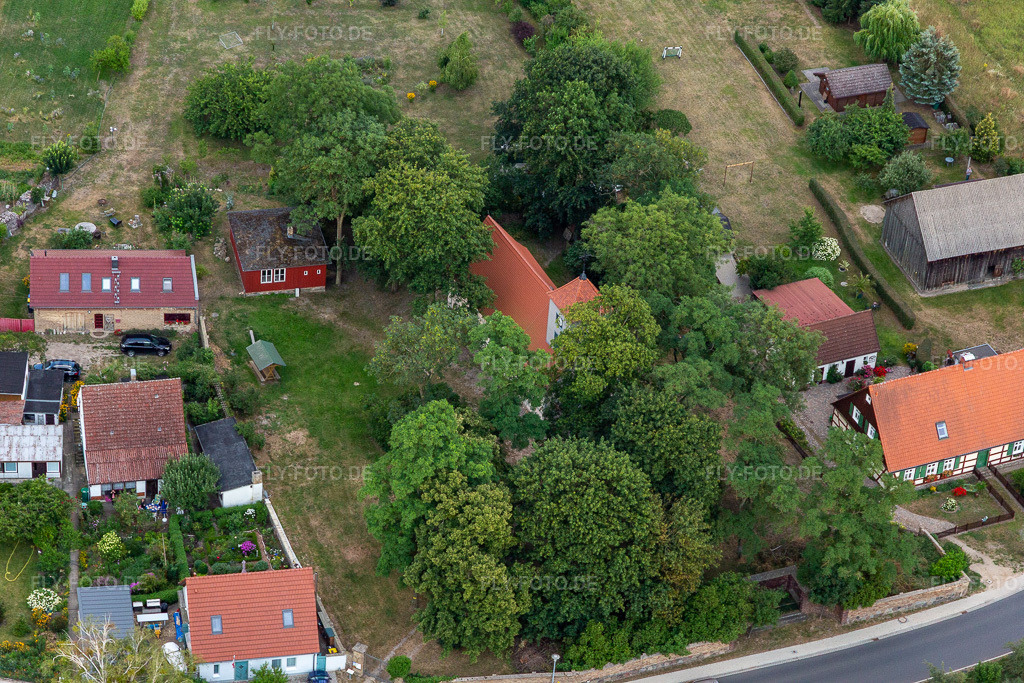 Luftbild: Dorfkirche Seehausen im Ortsteil Seehausen in Oberuckersee im Bundesland Brandenburg in Deutschland. Foto: IMG_116257.jpg vom 17.07.2019 durch Werner Riehm/FLY-FOTO.de