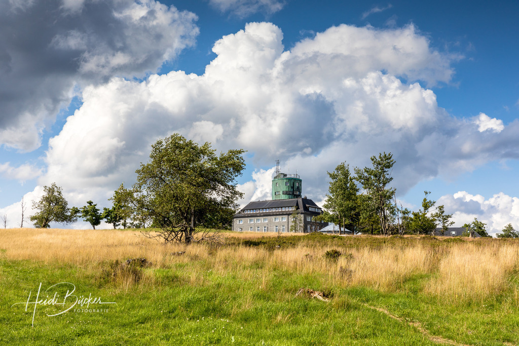 Sommer auf dem Kahlen Asten | Der Astenturm auf dem Kahlen Asten bei Winterberg - Realisiert mit Pictrs.com