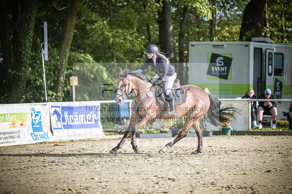 DOS_3453 | Entdecke hochwertige Reitturnierfotos von Foto Oger. Professionell, emotional und authentisch – jetzt Lieblingsmomente im Shop bestellen.Deutschlandweite Turnierfotografie. - Realisiert mit Pictrs.com