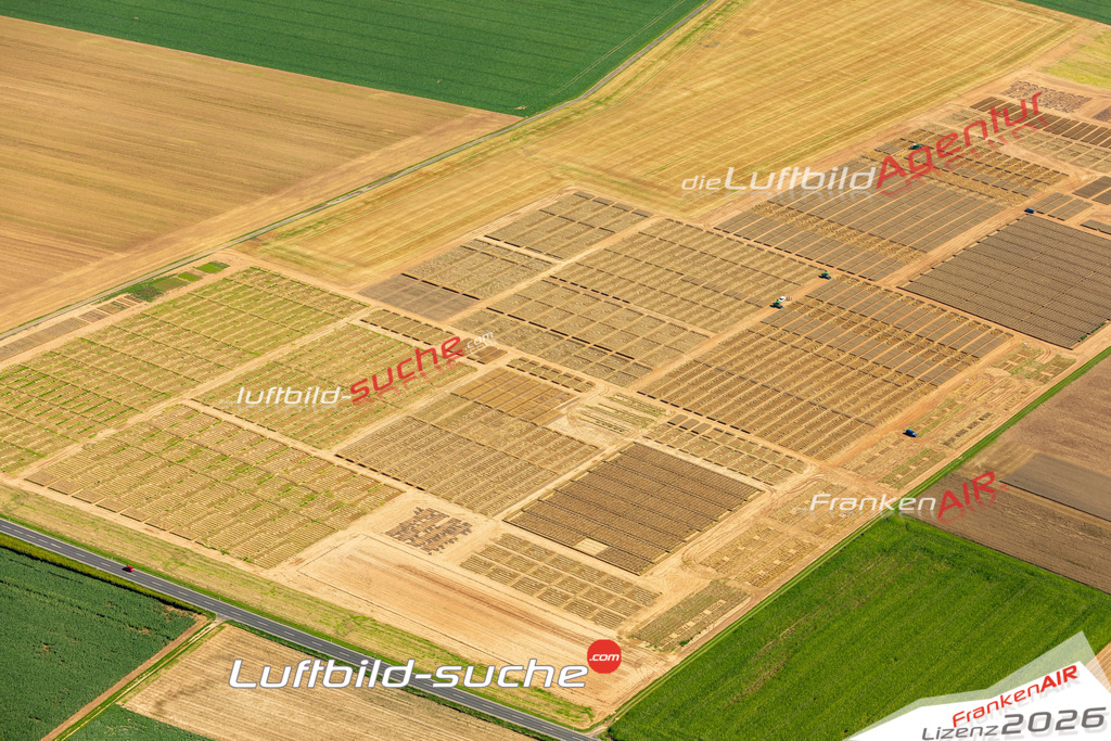 Das Luftbild zeigt : Seligenstadt bei Würzburg Prosselsheim - Die Luftaufnahme wurde 2023 vom UL-Flugzeug aus erstellt ( keine Drohne ) - Hochauflösende Luftaufnahme - Für grossformatige Ausdrucke geeignet. Die Geschenkidee !Mit Lizenz und Bildrechte bestellbar