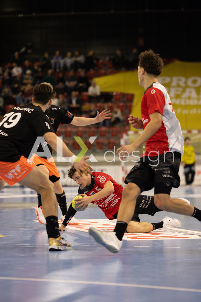 Handballen I Herren I Saison 2025-2026 I Quickline Handball League 2026 | Men I 18. Spieltag I Pfade Winterthur - Kadetten Schaffhausen I 20.12.2025 | 5 Tiago Cuencas (Pfadi Winterthur) – Rückraum mitte - Realisiert mit Pictrs.com