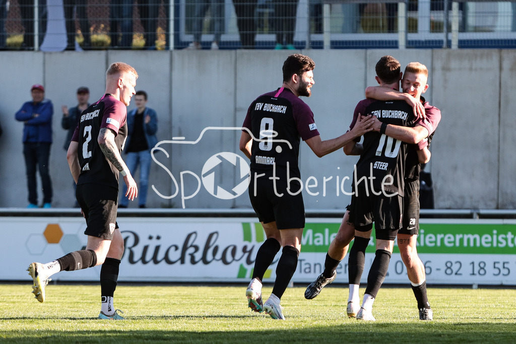 FC Pipinsried - TSV Buchbach | Erneut jubeln die Gaeste - nach dem verwandelten Handelfmeter von Tobias STEER (TSV #10) zum 0-2