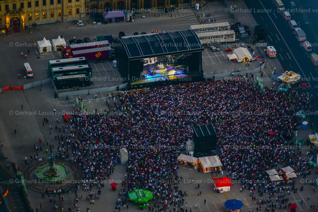 3703122 | Bryan Adams Konzert am 04.05.2017 Residenzplatz, Würzburg