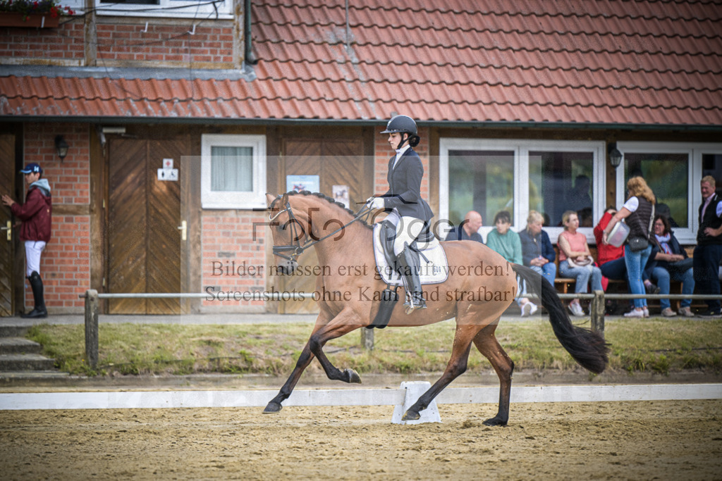 DOS_9099 | Entdecke hochwertige Reitturnierfotos von Foto Oger. Professionell, emotional und authentisch – jetzt Lieblingsmomente im Shop bestellen.Deutschlandweite Turnierfotografie. - Realisiert mit Pictrs.com