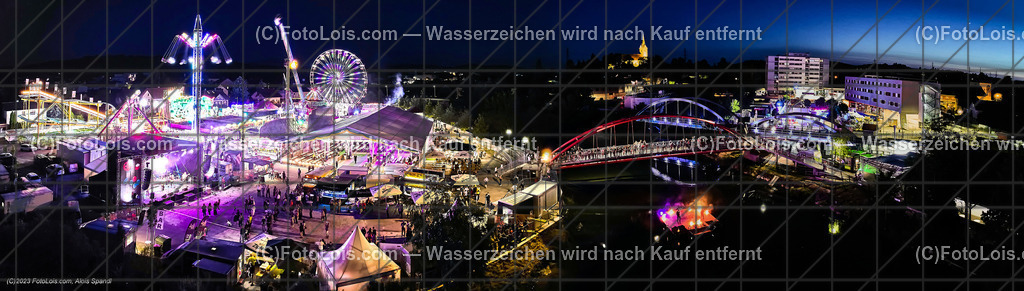 0415-0419_Panorama_Volksfest-Wieselburg300 | (C)FotoLois.com, Alois Spandl
Luftbild, Wieselburger VOLKSFEST, Feuershow auf der Erlaufinsel bei den Brücken, Do 29. Juni 2023.

So sieht das Wieselburger VOLKSFEST-Ensemble in der Nacht als Luftbild-Panorama zusammengefasst aus. Ein Sommernachtstraum - wie damals!