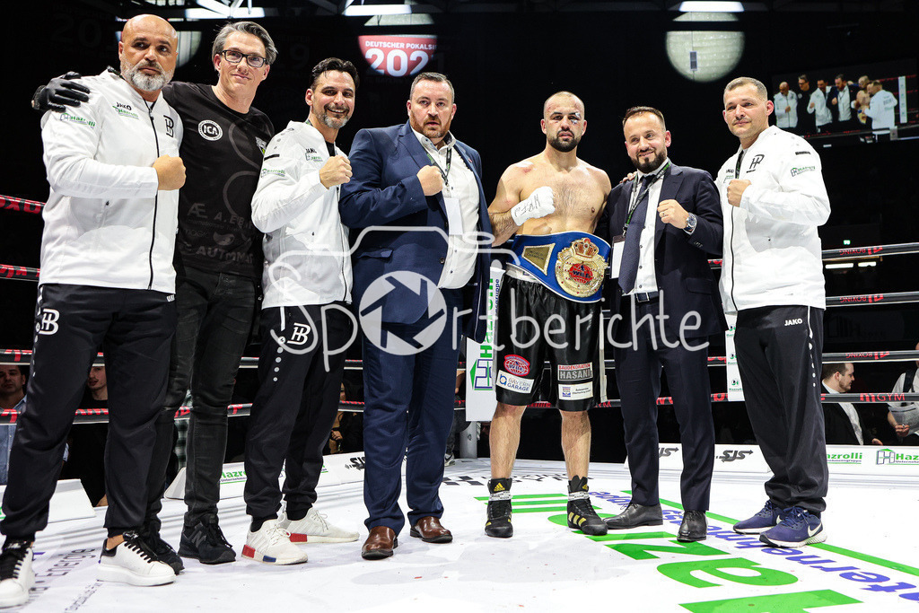 Profi - Box - Gala / Main Event | Shefat ISUFI (Schwarz Weisse Hose) bleibt WBF Weltmeister