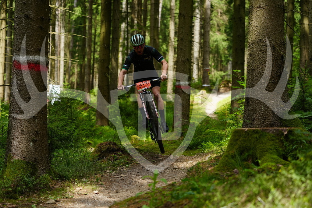 FC100288 | Fotogalerie der Treibjagd im Dunkelwald - Dein MTB Etappenrennen im Erzgebirge - Realisiert mit Pictrs.com