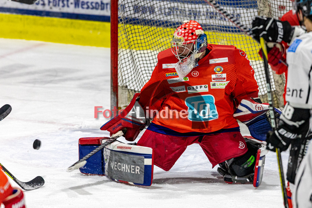 EC Peiting vs Bayreuth Tigers | Eishockey Oberliga Süd 2023/2024, EC Peiting vs Bayreuth Tigers, 20231112,
Andreas MAGG (ECP Goali 32) in Aktion,
2023-11-12 in Peiting (Eisstadion)
32 Andreas MAGG (ECP Goali 32)
Copyright: WolfgangxLindner foto-lindner.de