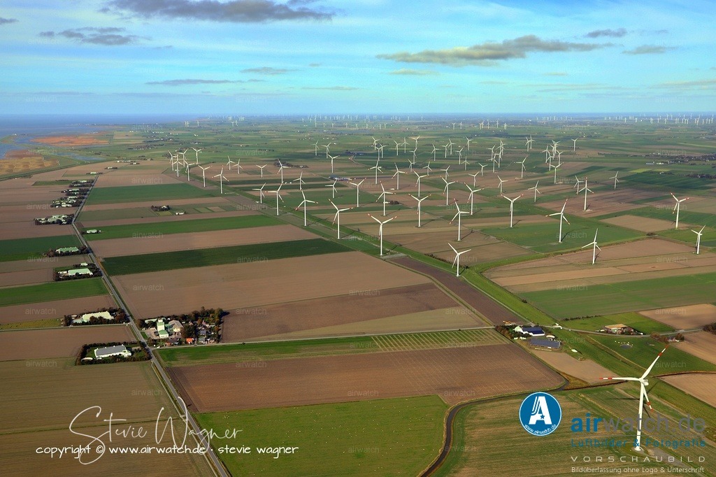 Windpark Reussenköge - Bürgerwindpark Reußenköge | Wie wirkt sich der Windpark auf die Nachbarschaft aus?Lärm: Die neuen Anlagen wurden aufgrund ihres geringen Schalleistungspegels ausgewählt, um die akustische Belastung zu minimieren. Infraschall wird als nicht hörbar, aber als Vibration wahrgenommen und von einigen Anwohnern mit gesundheitlichen Problemen in Verbindung gebracht, wobei wissenschaftliche Langzeitstudien noch fehlen.