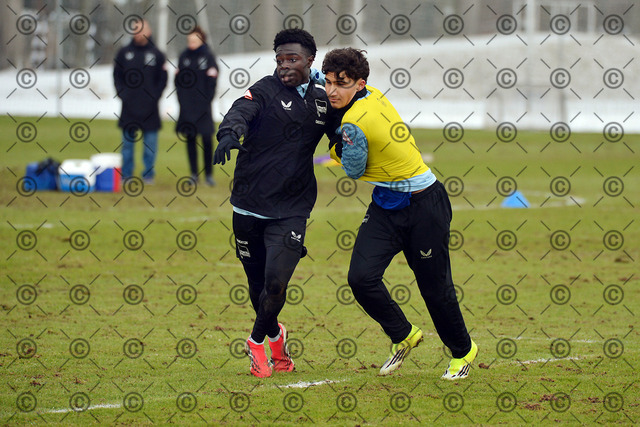 RGE_7872b | Hertha BSC, 2.Bundesliga, Herren, Training, Saison 2025/26, von li.  Boris Mamuzah Lum ( Hertha BSC ), Selim Telib, U-23 ( Hertha BSC ), 18.02. 2026,  Fotograf: Ralf Gebhardt - Realisiert mit Pictrs.com