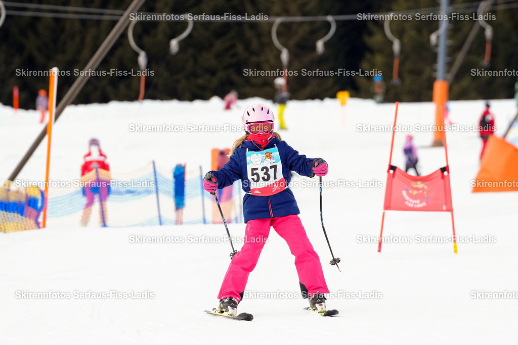 SRF_02.01.2026_0924 | Skirennfotos,Serfaus,Fiss,Ladis,Kinderskirennen,Winter,Tirol,Oberland,skirace,SFL,feelfree,weil wir's genießen,ski,Ski,skifahren,Sonnenplateau, - Realisiert mit Pictrs.com