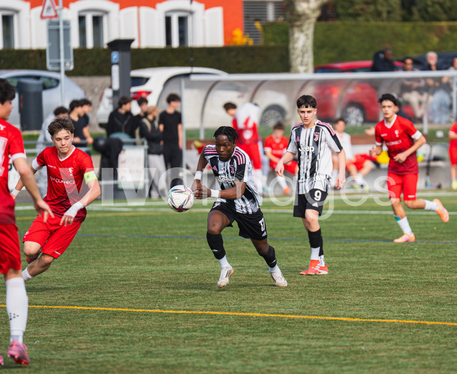 juv_lut_fmachado-0157 | Images from the Juniors B match between Juventus Academy and FC Lutry, played on 18 March 2026 in Lutry, Switzerland, featuring players, coaching staff and match action throughout the game.