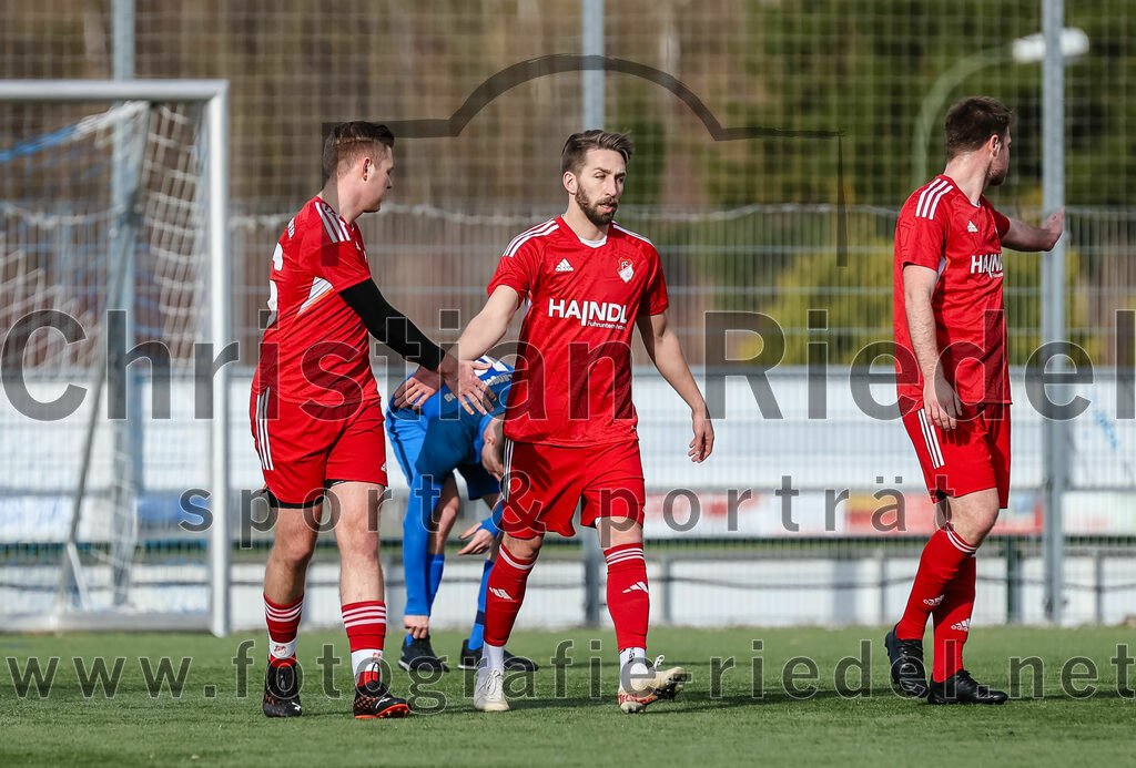 2024-02-24_032_FC_Langengeisling_gegen_FC_Walkertshofen | Erding, Deutschland, 24.02.2024:
Fußball, Bezirksliga Oberbayern Ost 2023 / 2024, Testspiel, FC Langengeisling gegen FC Walkertshofen, Endergebnis: 5:3

Lukas Steiger (FC Walkertshofen, #16), Daniel Knogler (FC Walkertshofen, #10), Sebastian Zettl (FC Walkertshofen, #15)

Foto: Christian Riedel / fotografie-riedel.net