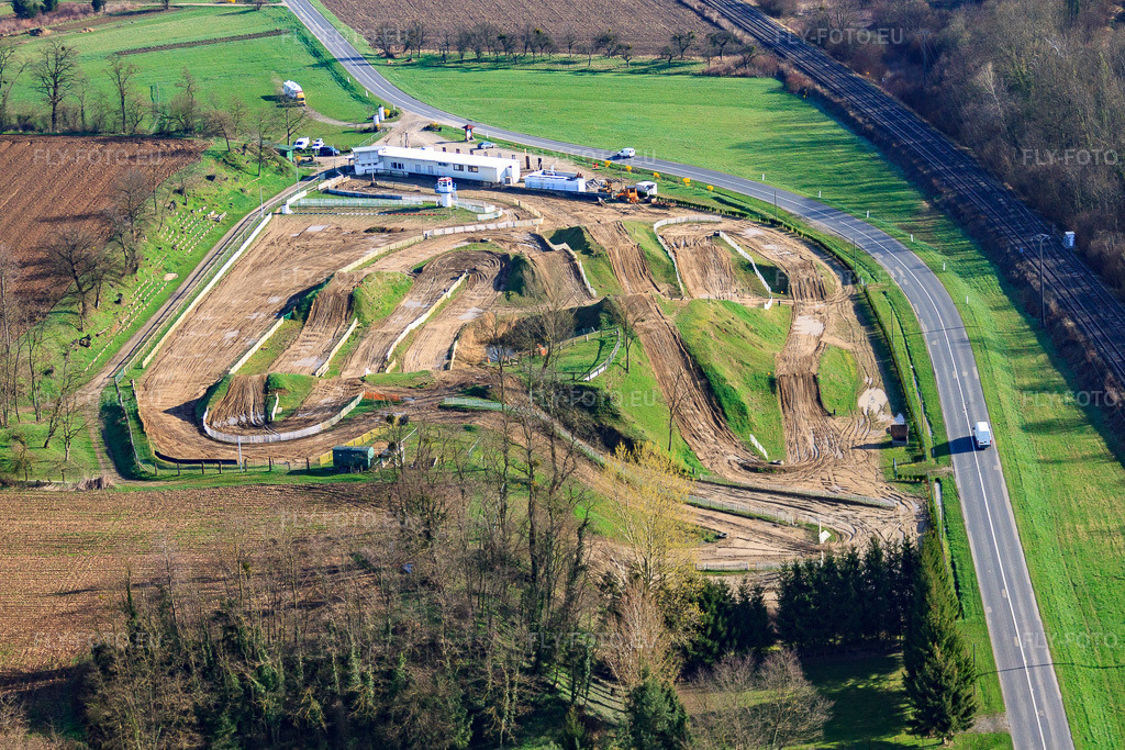 Vue aérienne: Moto club de Mothern à Mothern dans le département Bas Rhin, France – .Photo: IMG_25622.jpg prise le 02/04/2010 par Werner Riehm/FLY-FOTO.eu – Résolution de l'original: 4752 x 3168 px – Mx - Mothern