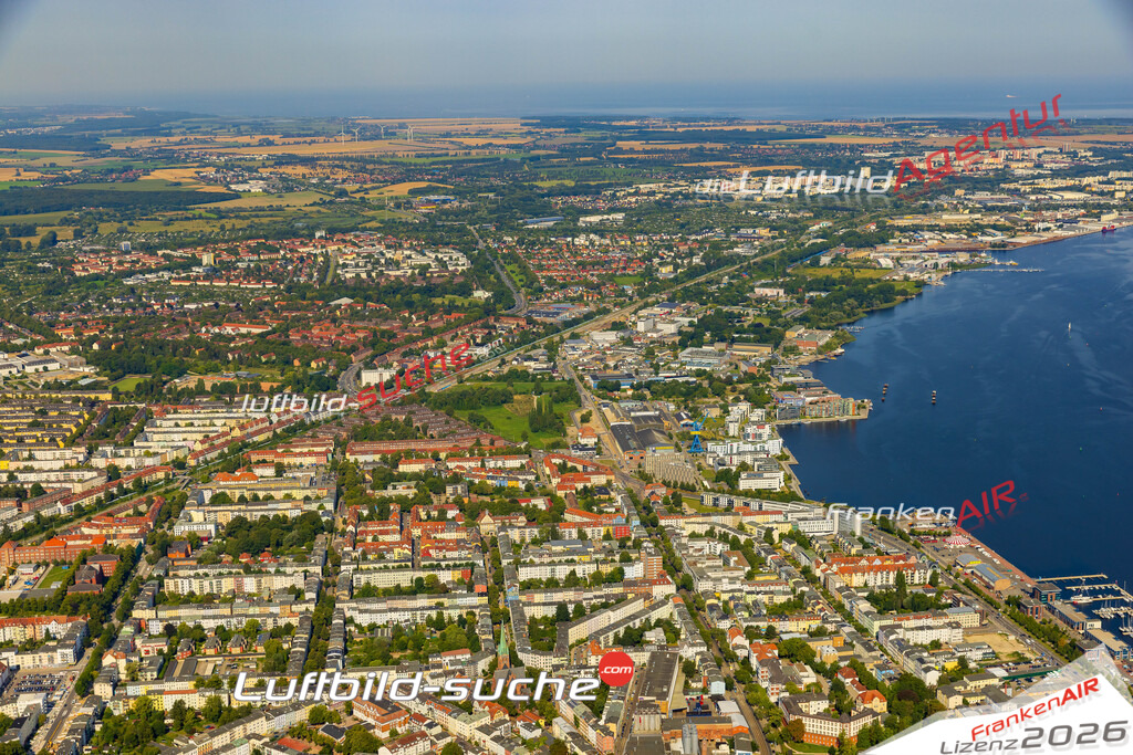 Schöne Luftaufnahme als Geschenk in Hansaviertel Rostock - Die Luftbildaufnahme wurde 2025 vom UL-Flugzeug heraus erstellt ( keine Drohne ) - Hochauflösende Luftaufnahme -Nicht vergleichbar mit Google Maps oder Satelittenbilder- Die Geschenkidee !Mit Lizenz und Bildrechte bestellbar