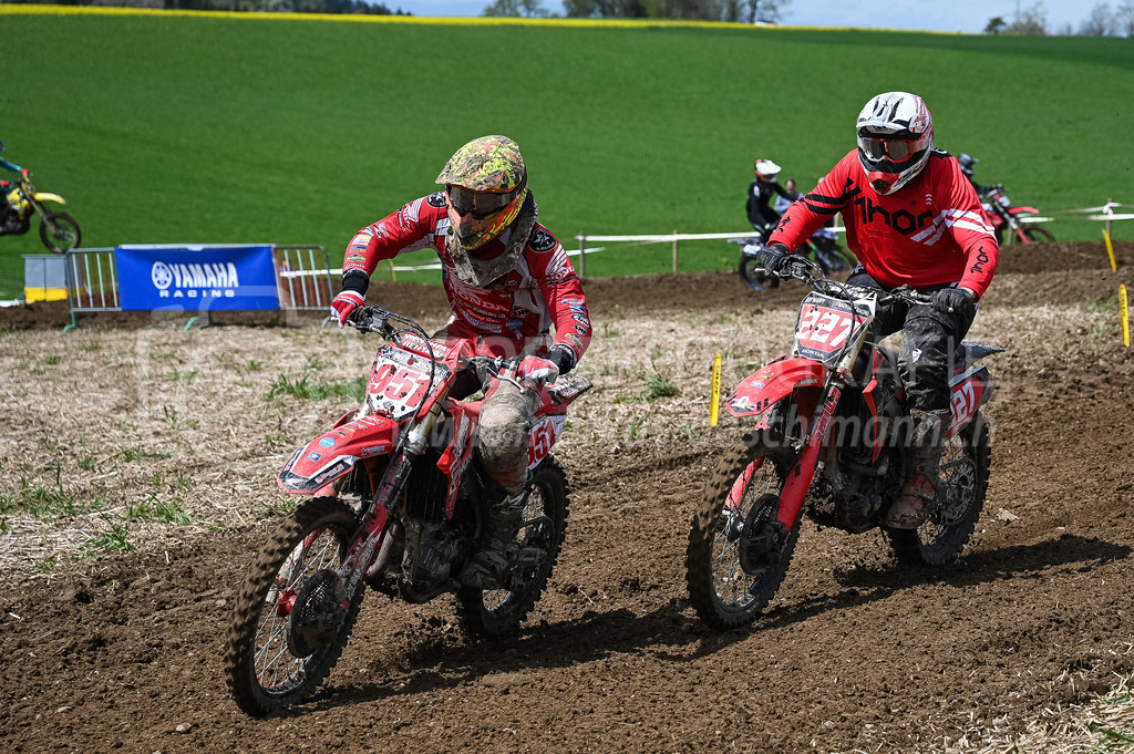 Motocross Schlatt bei Winterthur - 29. April 2023 | #951 Markwalder Pascal aus Sulgen (CH) auf Honda und #227 Hofmann Reto aus Wald ZH (CH) auf Honda in der Kategorie MX2 am Motocross Schlatt bei Winterthur, 29. April 2023.
Instagram: @mx_schlatt | @mc_wila | @sam_schweiz
Bild: Sportfotografie Markus Aeschimann | www.markus-aeschimann.ch - Realisiert mit Pictrs.com