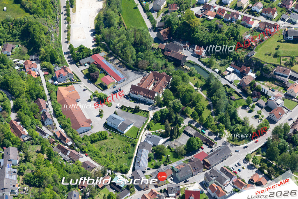 Das Luftbild der Stadt Beratzhausen wurde 2021 vom Flugzeug heraus erstellt (keine Drohne) Aufnahmehöhe ca.450 Meter- hohe Bildauflösung und Druck-Qualität garantiert!