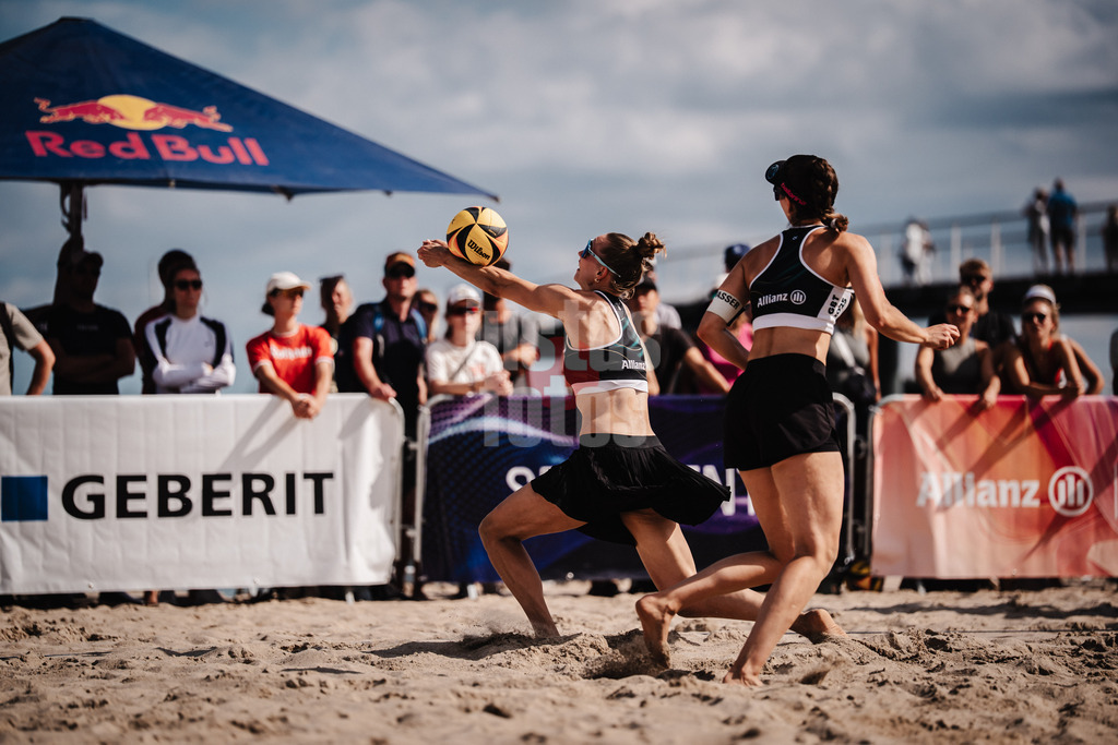 Beachvolleyball | Frauen | Deutsche Meisterschaften 2025 Timmendorfer Strand | 04.09.2025 | Tabea Schwarz spielt den Ball