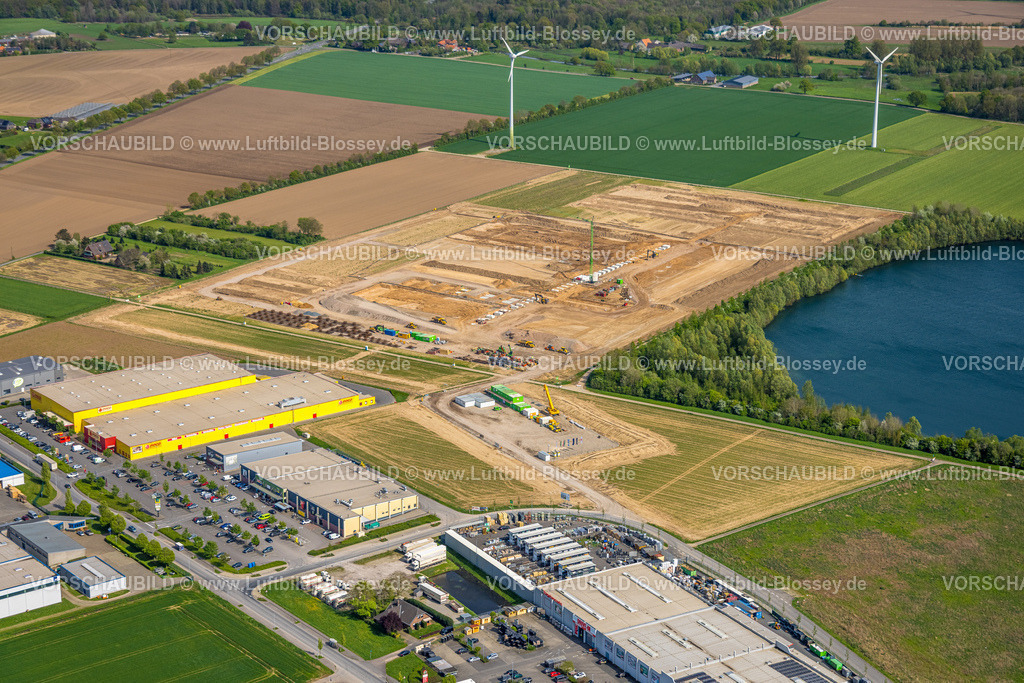 Goch240402700 | Luftbild, Gewerbegebiet an der Bundesstraße B67 und Uedemer Straße, Poco Möbelhaus, Baugebiet am Gocher Grenzweg, Sandgrube Höster Feld, Goch, Niederrhein, Nordrhein-Westfalen, Deutschland