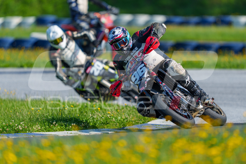 SuperMoto_Staatsmeisterschaft_Greinbach_130 | GRIPcapture steht für authentische Sportfotografie in Österreich – für Momente, die mehr sind als Geschwindigkeit oder Ergebnis. Es geht um Emotion, Spannung, Fokus und den Augenblick, der oft nur einen Wimpernschlag dauert.Ob Motorsport, Teamsport oder 