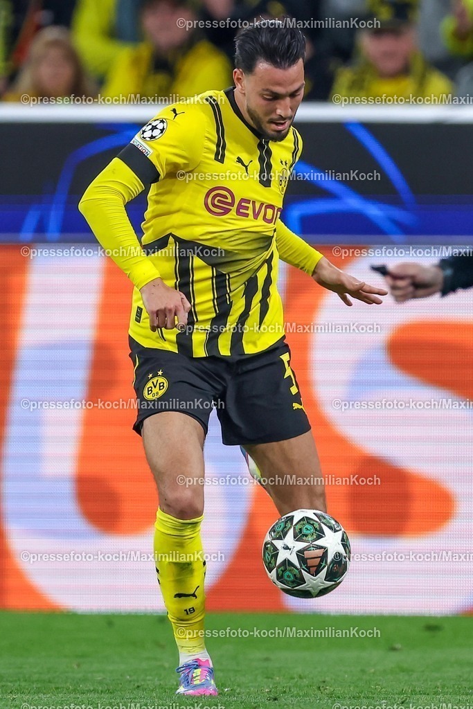 UCL1504251146 | 15.04.2025, Fußball, UEFA Champions League, Borussia Dortmund - FC Barcelona, BVB Stadion, Viertelfinale, Saison 2024 2025: Ramy Bensebaini (BVB #5) Regulations prohibit any use of photographs as image sequences and or quasi-video.