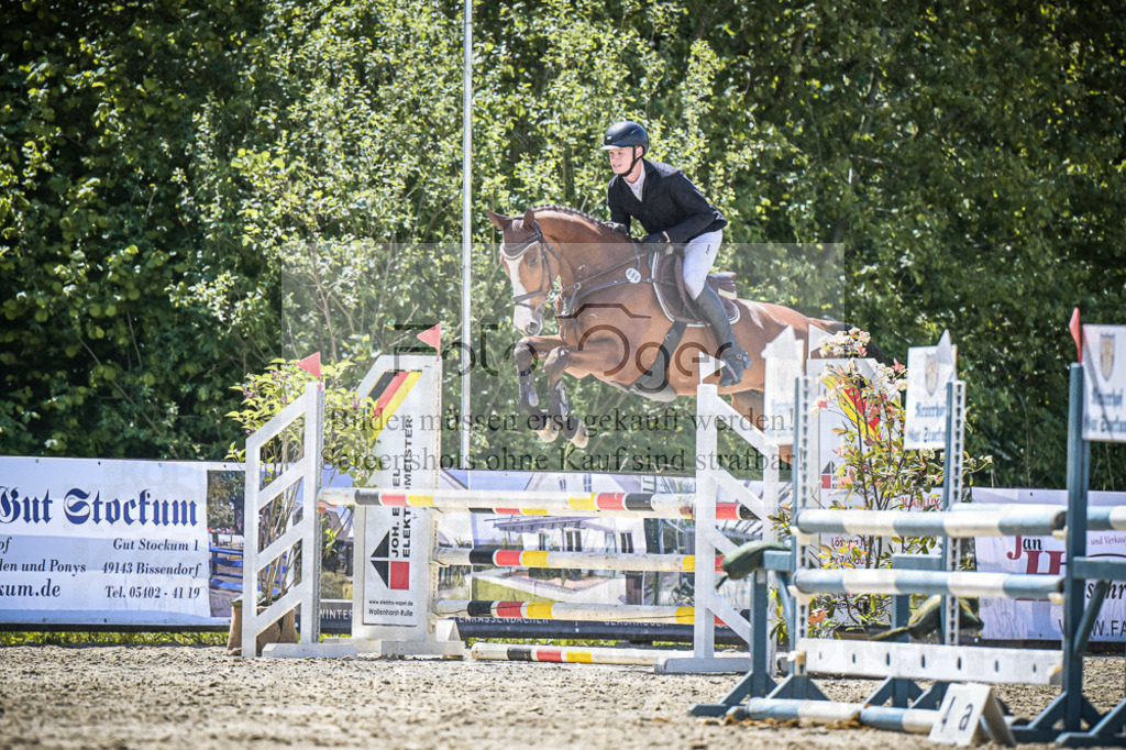 DOS_5400 | Entdecke hochwertige Reitturnierfotos von Foto Oger. Professionell, emotional und authentisch – jetzt Lieblingsmomente im Shop bestellen.Deutschlandweite Turnierfotografie. - Realisiert mit Pictrs.com