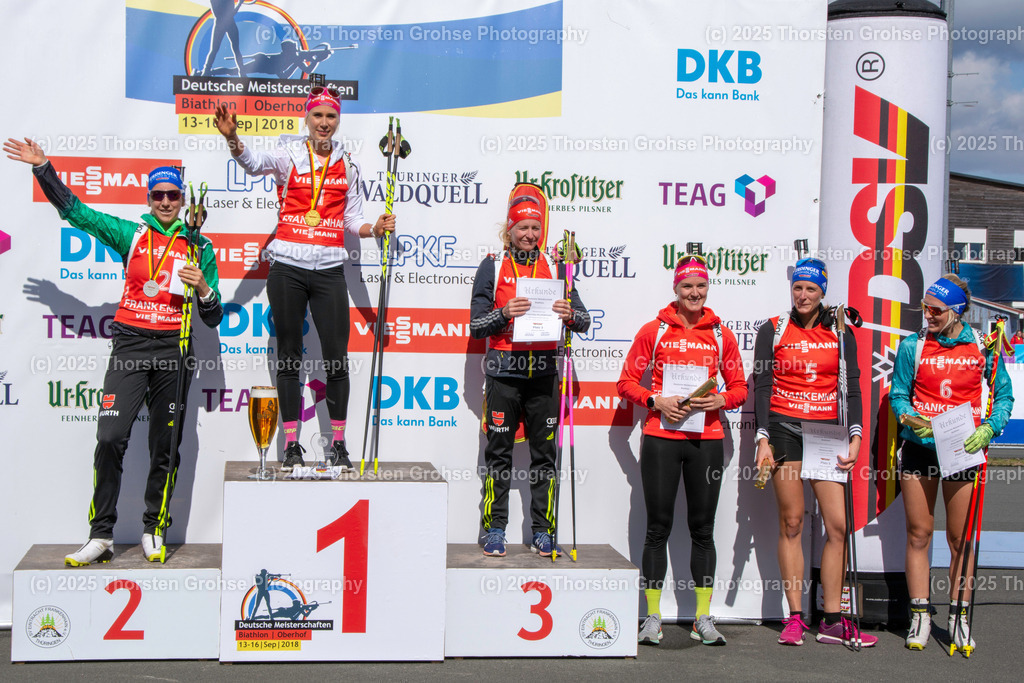 Deutsche Meisterschaften Biathlon 2018 | Deutsche Meisterschaften Biathlon 2018, Massenstart Frauen am 15.09.2018 in der DKB SKI ARENA in Oberhof, (Deutschland)

Bild: Sieger Karolin Horchler, Zweite Franziska Preuss, dritte Franziska Hildebrand, vierte Denise Herrmann, fünfte Vanessa Hinz, sechste Anna Weidel - Realisiert mit Pictrs.com