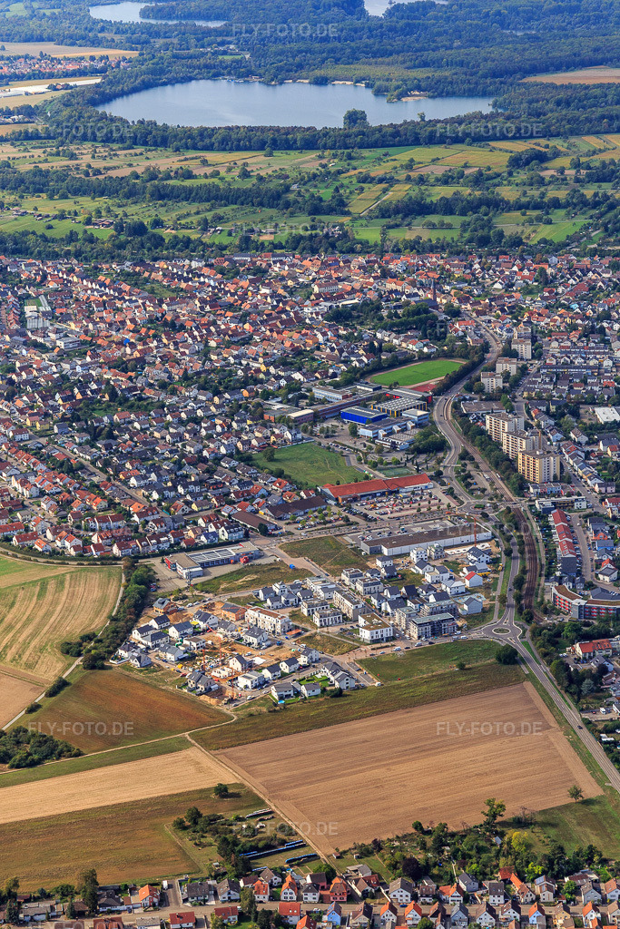 Luftbild: Neubaugebiet Am Biegen im Ortsteil Hochstetten in Linkenheim-Hochstetten im Bundesland Baden-Württemberg in Deutschland. Foto: IMG_122850.jpg vom 11.09.2020 durch Werner Riehm/FLY-FOTO.de