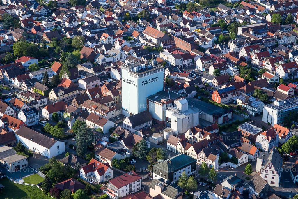 Luftbild: Stadtansicht vom Innenstadtbereich in Pfungstadt im Bundesland Hessen in Deutschland. Foto: IMG_088430.jpg vom 17.05.2016 durch Werner Riehm/FLY-FOTO.de