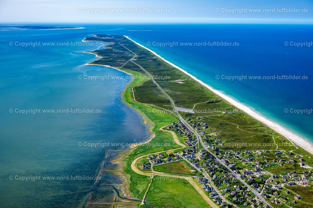 Sylt_Rantum_bis_Hörnum_ELS_3241210625 | SYLT 21.06.2025 Ortsansicht an der Meeres-Küste in Rantum (Sylt) auf der Insel Sylt im Bundesland Schleswig-Holstein, Deutschland. // Townscape on the seacoast in Rantum (Sylt) at the island Sylt in the state Schleswig-Holstein, Germany. Foto: Martin Elsen