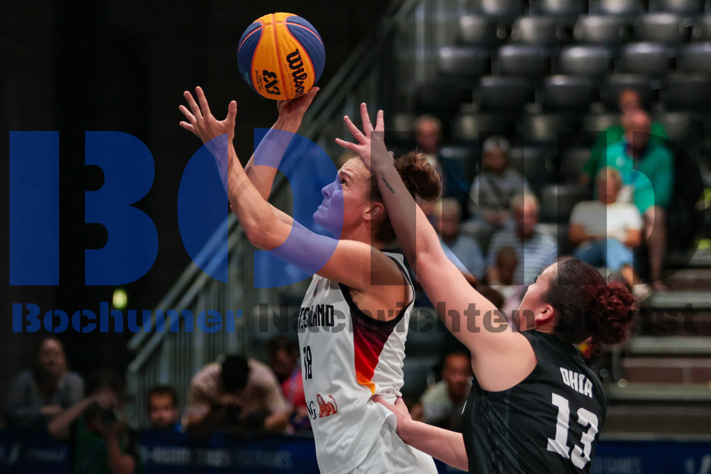 SES_TTG3X320250717-31 | bond - Realisiert mit Pictrs.com