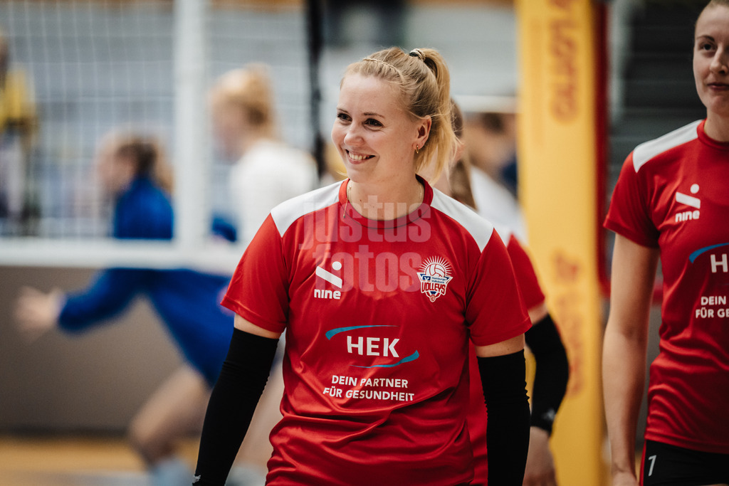 Volleyball | Frauen | Saison 2025/2026 | Volleyball Bundesliga | SSC Palmberg Schwerin vs. ETV Hamburger Volksbank Volleys | 18.10.2025 | Luise Klein (#9, ETV Hamburger Volksbank Volleys) beim Warmup