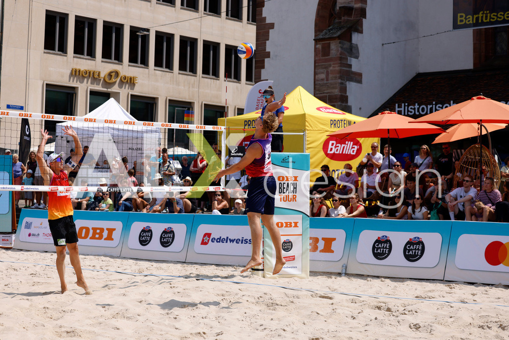 Obi BeachTour 2026 - Basel | BASEL, SWITZERLAND - JULY 19: MATHIS KÄLIN (SUI) during the Obi BeachTour 2026 match between LEITNER / KINDL (AUT) and BREER / KÄLIN (SUI) at Barfüsserplatz on July 19, 2026 in Basel, Switzerland. - Realisiert mit Pictrs.com