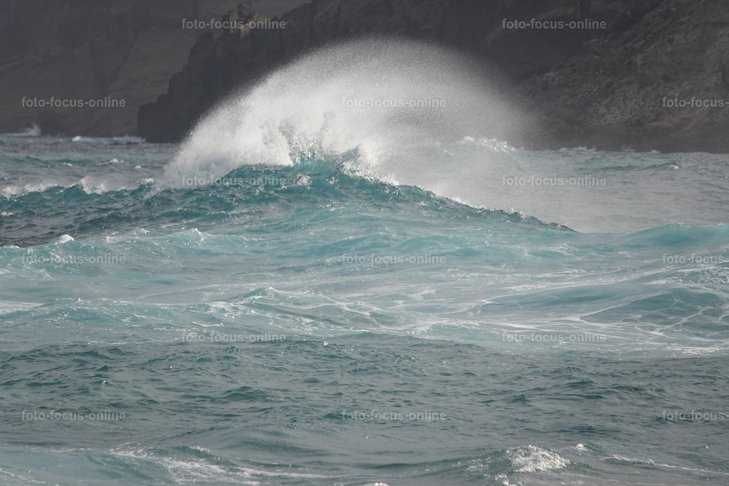 Wild waves | Atlantic breakwater