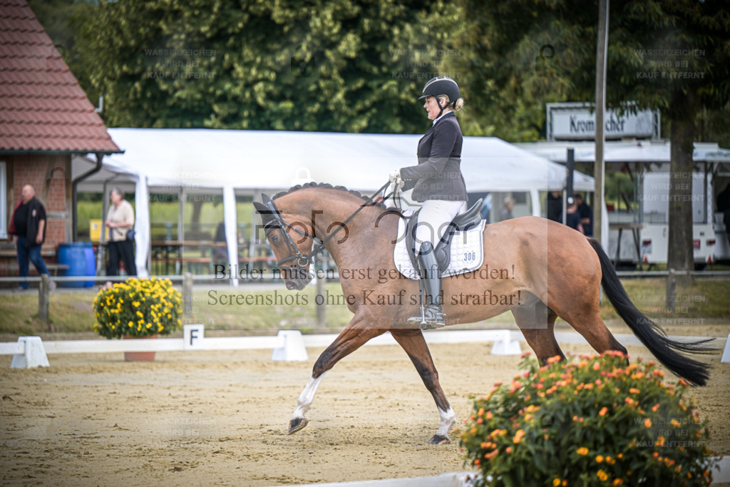 DOS_9249 | Entdecke hochwertige Reitturnierfotos von Foto Oger. Professionell, emotional und authentisch – jetzt Lieblingsmomente im Shop bestellen. - Realisiert mit Pictrs.com