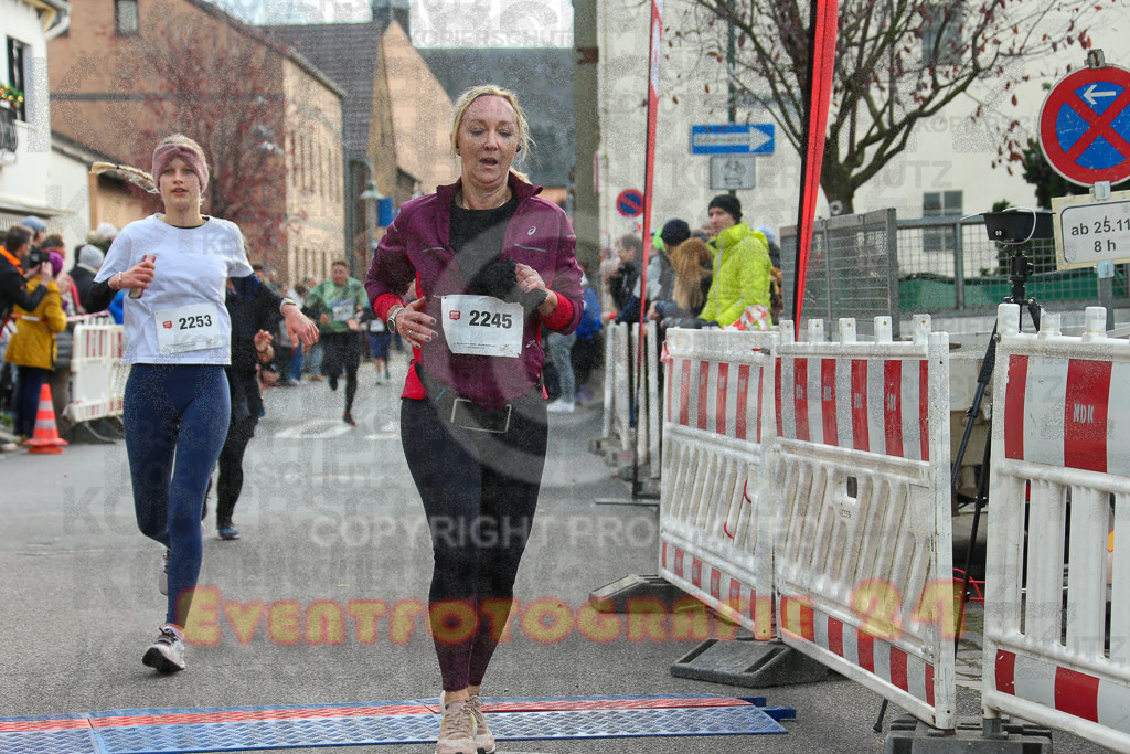 221127_1057_EX1_1368 | Sportfotografie im Rhein-Sieg Kreis, Köln, Bonn, NRW, Rheinland Pfalz, Hessen, etc. Unser Tätigkeitsfeld umfasst den Laufsport vom Volkslauf über den Marathon, Duathlon, Triathon bis zum Ultralauf wie Kölnpfad Ultra oder Schindertrail.