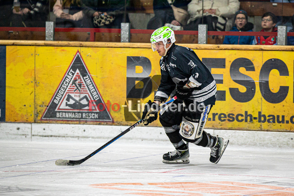TSV Peißenberg MINERS gegen HC Landsberg RIVERKINGS | Eishockey Bayernliga Herren Vorrunde 2024/25, TSV Peißenberg MINERS gegen HC Landsberg RIVERKINGS, 20241108,Valentin HÖRNDL (MINERS 18) in Aktion, Freisteller,2024-11-08 in Peißenberg (Eisstadion Peißenberg)Valentin HÖRNDL (MINERS 18)Copyright: WolfgangxLindner foto-lindner.de