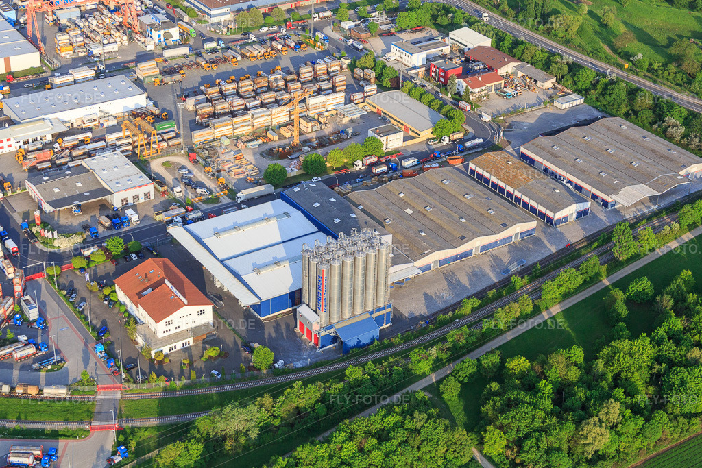 Luftbild: Industriegebiet Muldenstraße mit Silolager und ALFRED TALKE GmbH & Co. KG - Logistic Services und Bertschi GmbH im Ortsteil Pfingstweide in Ludwigshafen im Bundesland Rheinland-Pfalz in Deutschland.Foto: IMG_088226.jpg vom 09.05.2016 durch Werner Riehm/FLY-FOTO.deTALKE: Leading solution partner for the world of chemistryBertschi Group