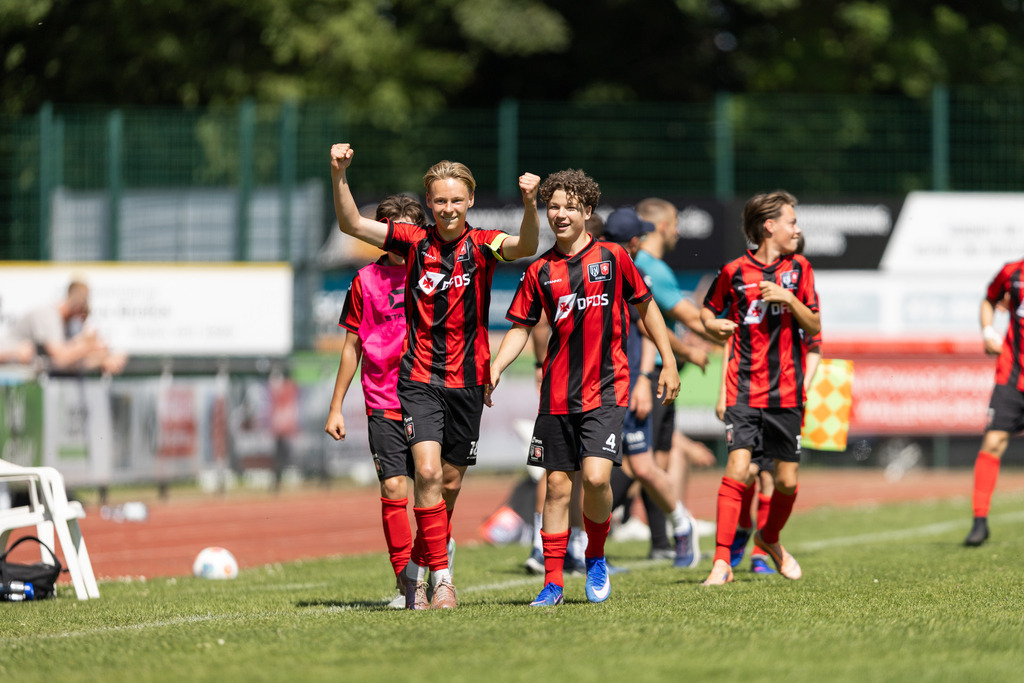 Fußball I Männer I 40. Pfingscup Hollage I 13147 | realhellocedii - Realisiert mit Pictrs.com