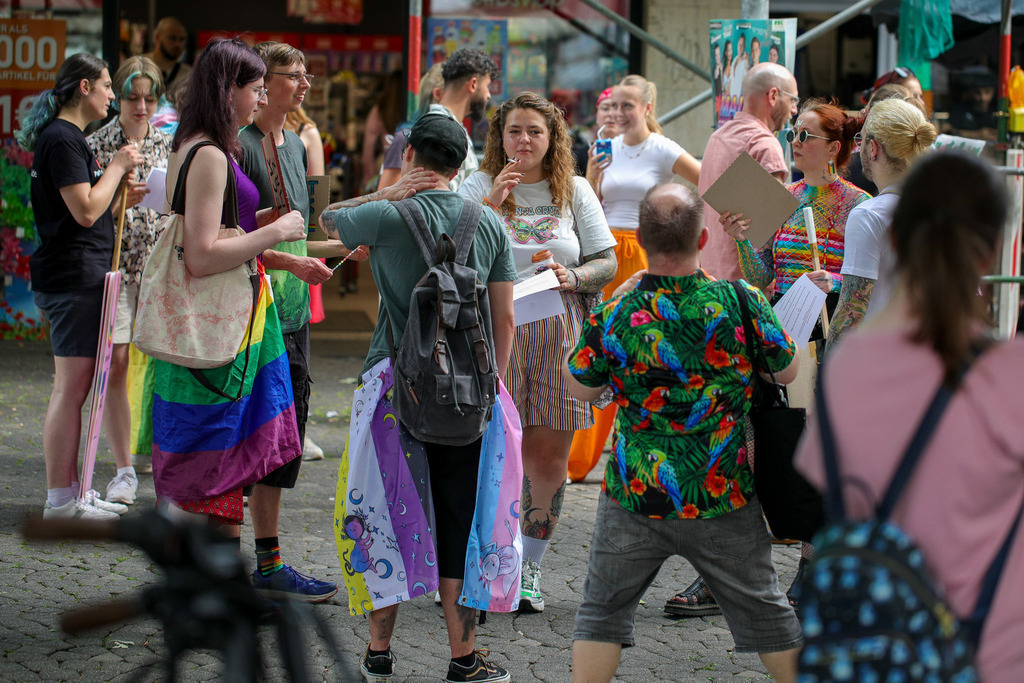 CSD_Moers_190725_014 | Bildergalerie von Sport-Ereignissen aber auch von weiteren spannenden Dingen - nicht nur vom Niederrhein. In Anlehnung an den bekannten Spruch von Hanns Dieter Hüsch heißt das Motto: "Niederrhein ist überall".  - Realisiert mit Pictrs.com