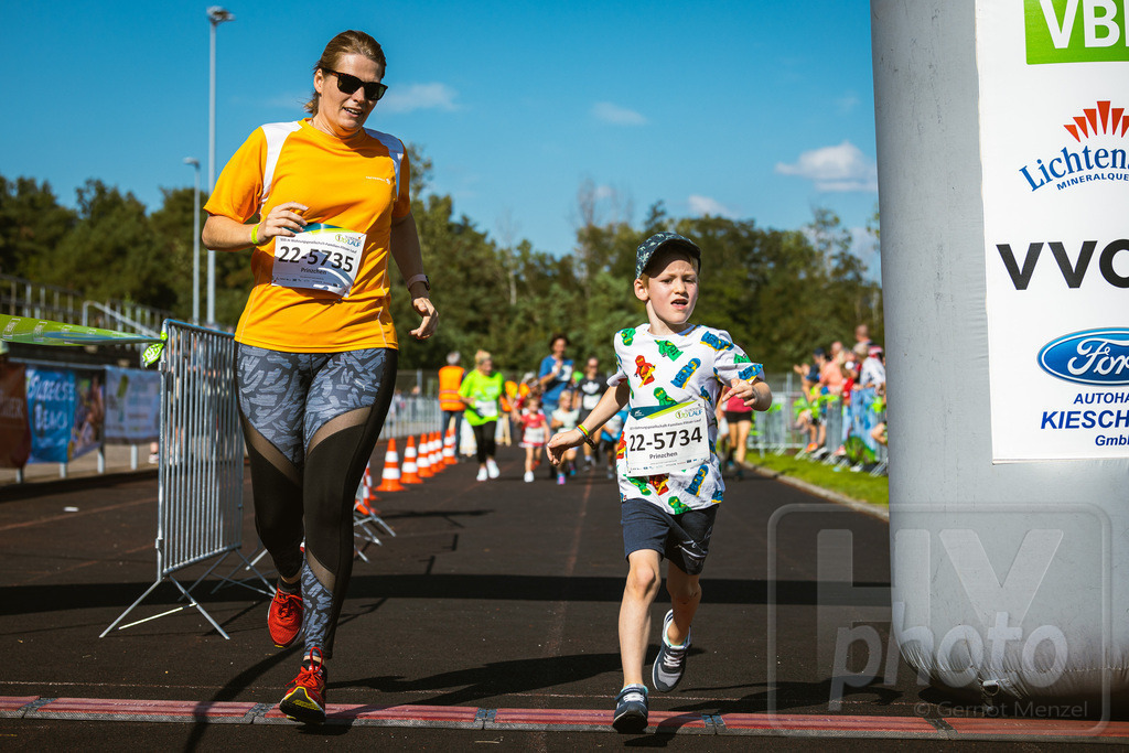 16. Hoywoj-CityLauf im Sportforum Hoyerswerda - 16.09.2023 | 555m Wohnungsgesellschaft-Familien-Flitzer-Lauf - Realisiert mit Pictrs.com