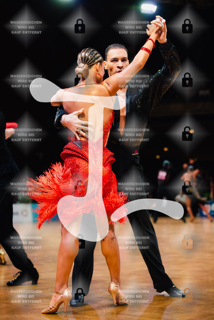 GOC 2025 - WDSF GrandSlam Latin 35th-38th (215) Marius Eric Nitu _ Lisha Wang (Germany)-2025-08-23-2002 | Webshop for digital downloads and prints of dance sport, event & show photographer Julian Link - Realisiert mit Pictrs.com