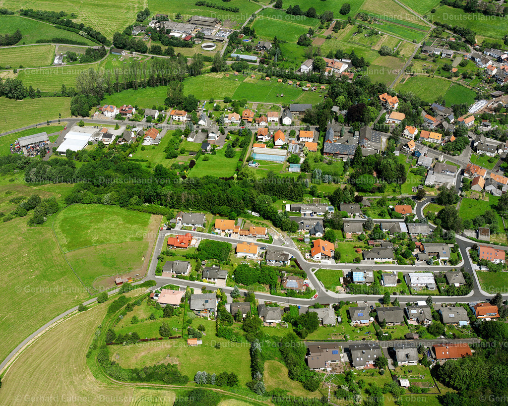 2614577 | GROß-FELDA 09.06.2006 Wohngebiet einer Einfamilienhaus- Siedlung  in Groß-Felda im Bundesland Hessen, Deutschland // Single-family residential area of settlement  in Groß-Felda in the state Hesse, Germany Foto: Gerhard Launer