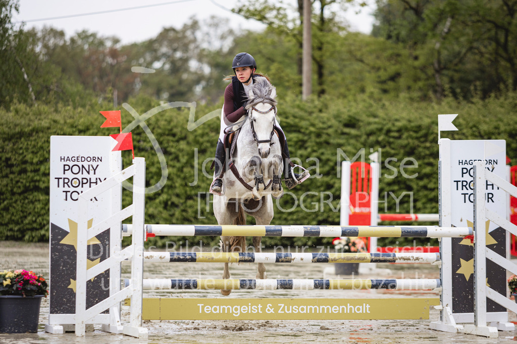 240426_Olfen-Vinnum_PonyTrophy-143 | Deine schönsten Turniermomente als professionelle Fotos! Entdecke hochwertige Pferdesport-Fotografie im Online-Shop. Jetzt Fotos finden & bestellen!