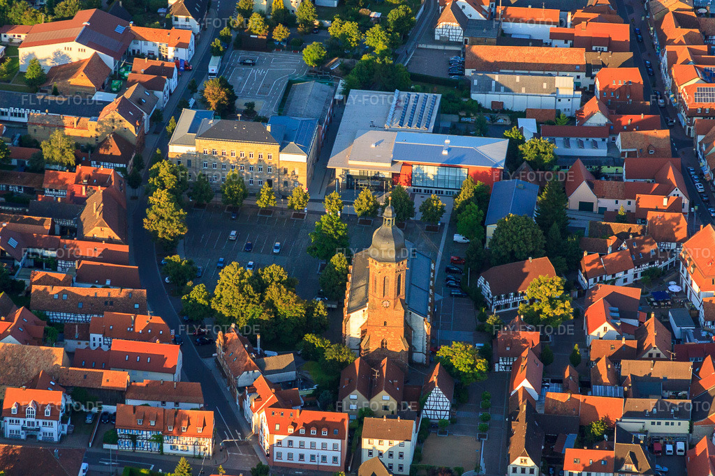 Luftbild: renovierte Stadthalle am Marktplatz in Kandel im Bundesland Rheinland-Pfalz in Deutschland. Foto: IMG_51155.jpg vom 22.07.2012 durch Werner Riehm/FLY-FOTO.de