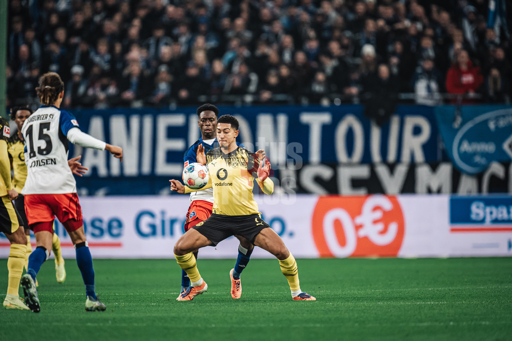 Fußball | Männer | Saison 2025/2026 | 1. Fußball-Bundesliga | 10. Spieltag | Hamburger SV vs. Borussia Dortmund | 08.11.2025 | vorne Jobe Bellingham (#7, Borussia Dortmund) hinten Albert Sambi Sambi Lokonga (#6, HSV)