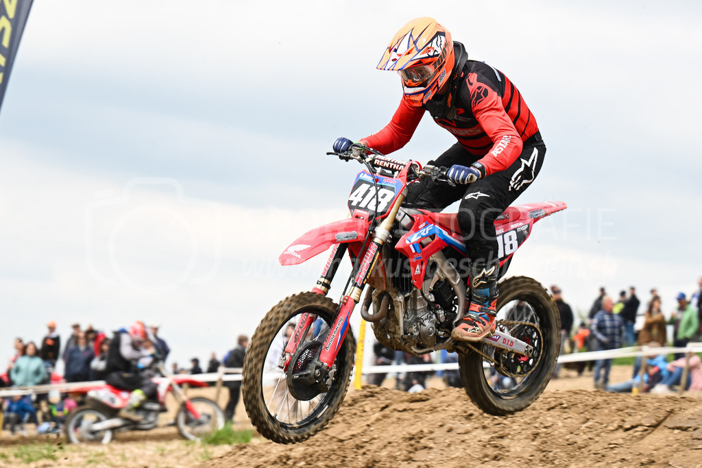 Motocross Schlatt bei Winterthur - 30. April 2023 | #418 Benz Oliver aus Schaan (FL) auf Honda in der Kategorie Senioren am Motocross Schlatt bei Winterthur, 30. April 2023. 
Instagram: @mx_schlatt | @mc_wila | @sam_schweiz
Bild: Sportfotografie Markus Aeschimann | www.markus-aeschimann.ch - Realisiert mit Pictrs.com