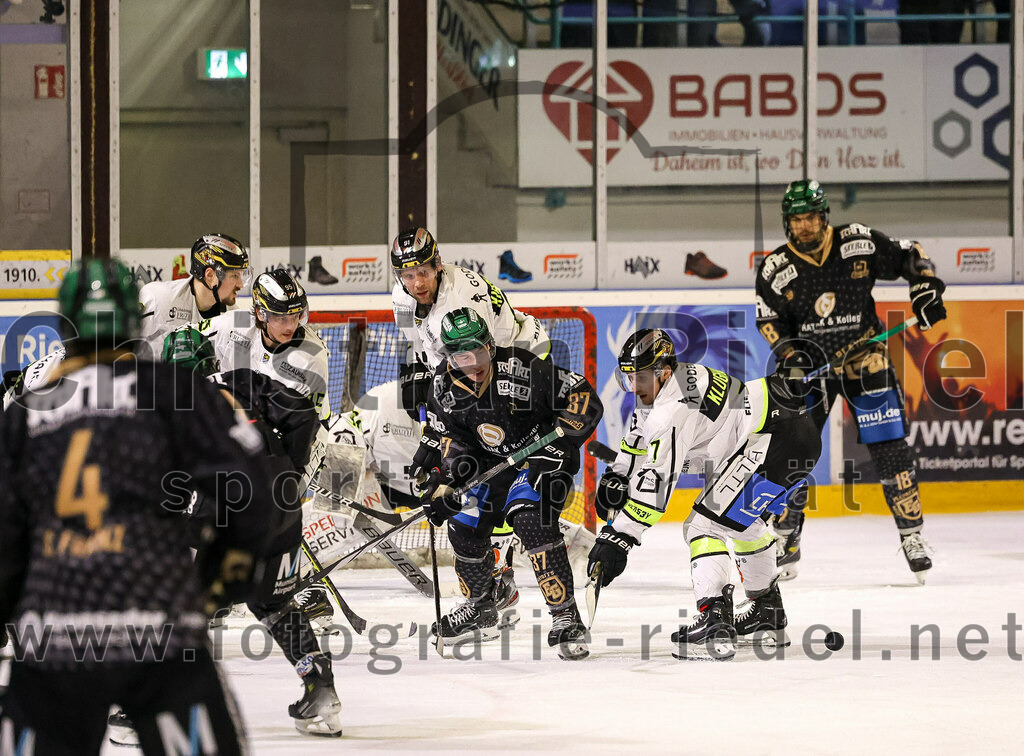 2024-02-16_066_TSV_Erding_gegen_ERSC_Amberg | Erding, Deutschland, 16.02.2024:
Eishockey, Bayernliga Playoffs 2023 / 2024, 1. Spieltag, TSV Erding gegen ERSC Amberg, Endergebnis: 1:2

Thomas Matheson (Erding Gladiators, #37)

Foto: Christian Riedel / fotografie-riedel.net